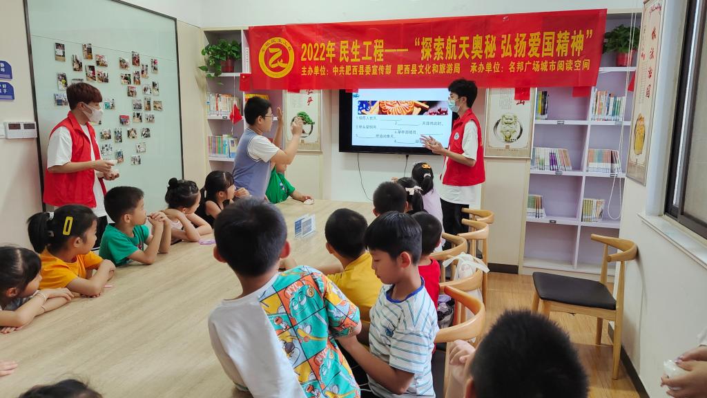 支部黨員同學(xué)們和社區(qū)小朋友“中秋話月”.jpg 支部黨員同學(xué)們和社區(qū)小朋友“中秋話月”.jpg